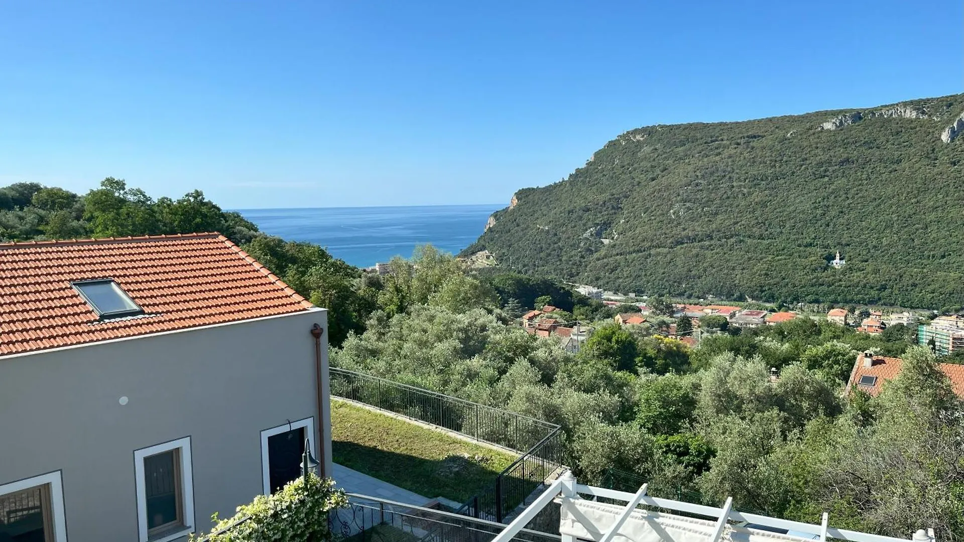 Villino Con Terrazzo Panoramico Villa Finale Ligure